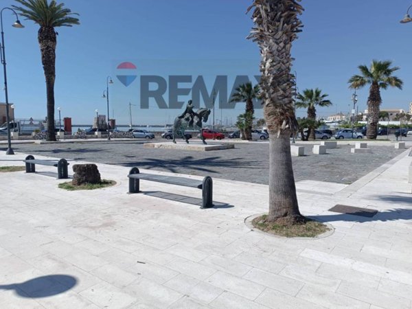 negozio in vendita a Manfredonia in zona Centro Storico