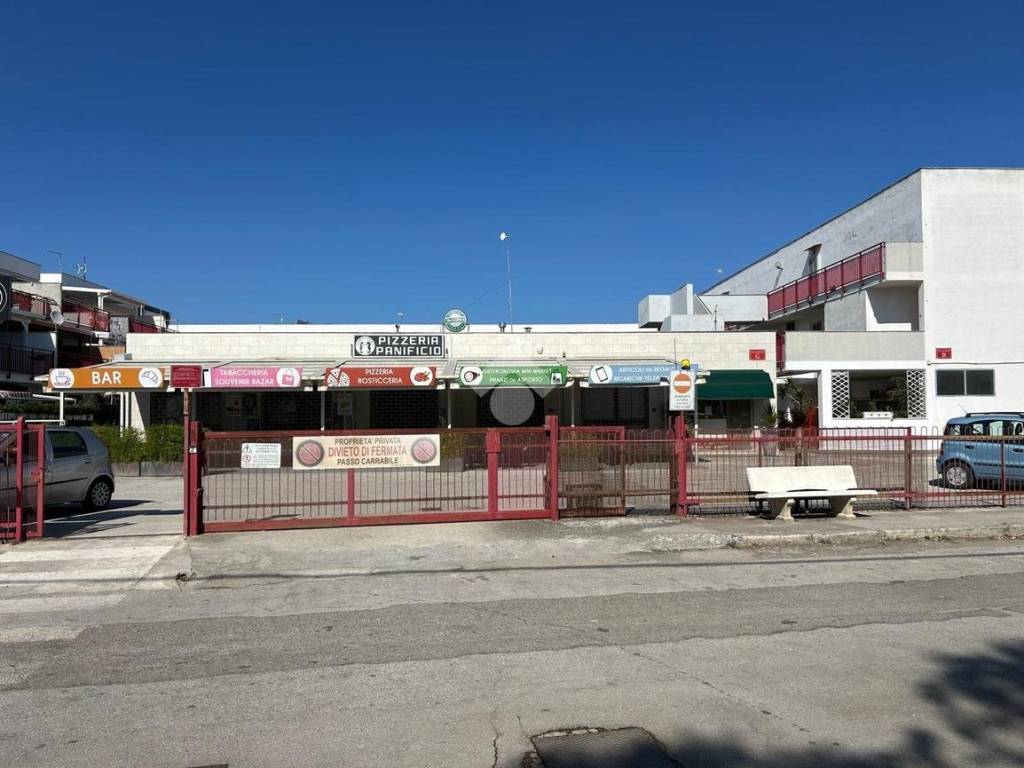 negozio in vendita a Manfredonia in zona Ippocampo