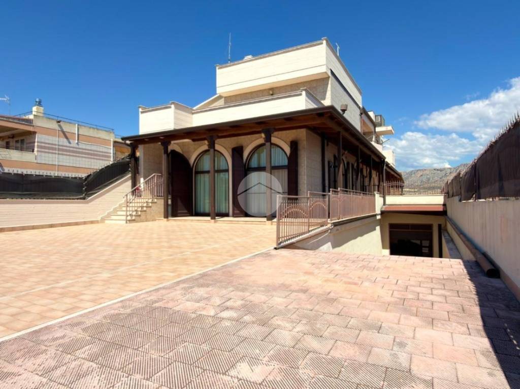 casa indipendente in vendita a Manfredonia in zona Pastini