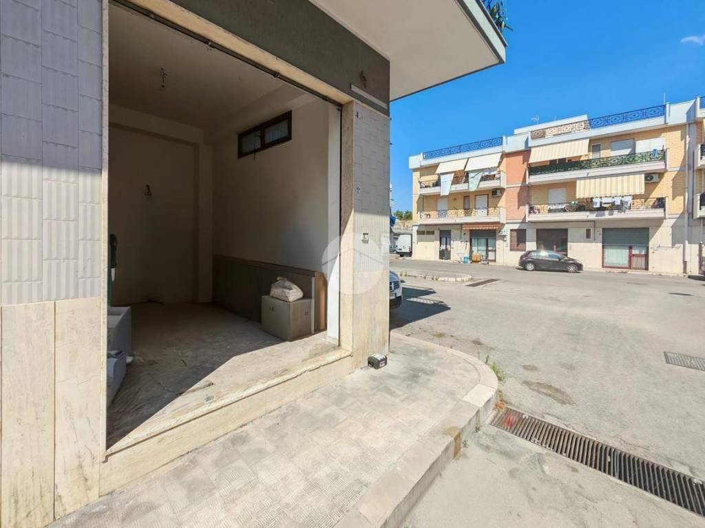 locale di sgombero in vendita a Manfredonia in zona Pastini