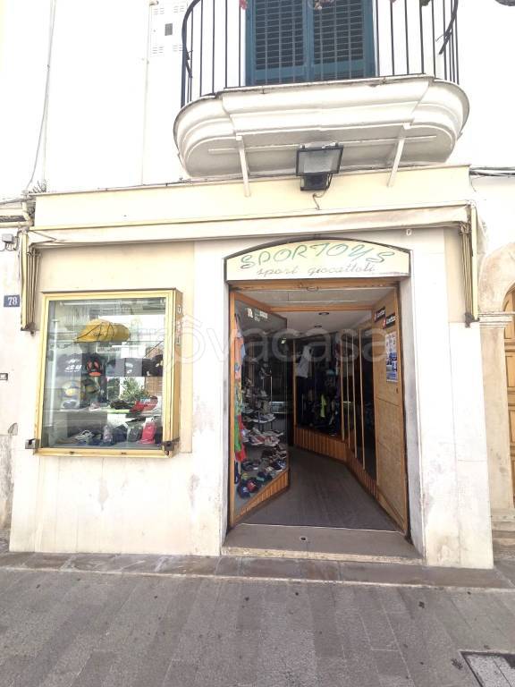 negozio in vendita a Manfredonia in zona Centro Storico
