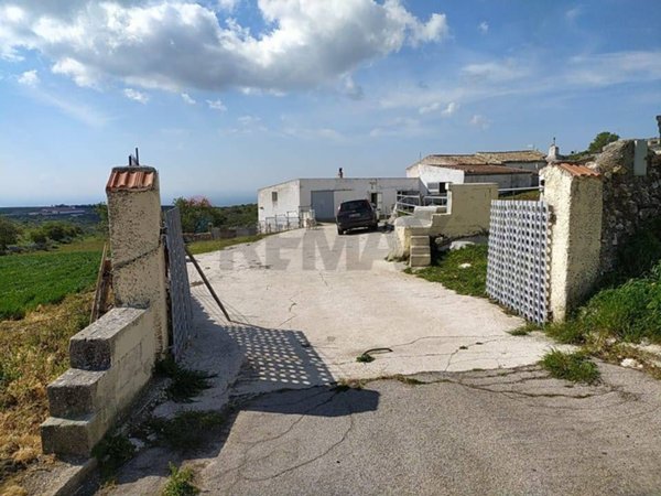 casa indipendente in vendita a Manfredonia in zona San Salvatore