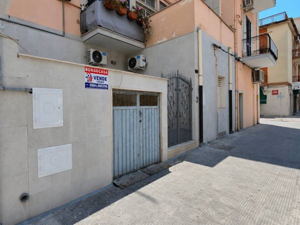 locale commerciale in vendita a Manfredonia