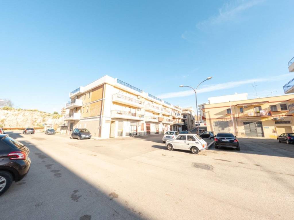 negozio in vendita a Manfredonia in zona Pastini
