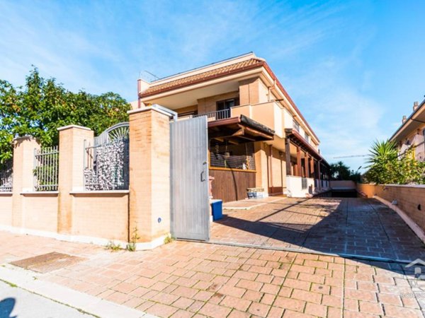 casa indipendente in vendita a Manfredonia in zona Pastini