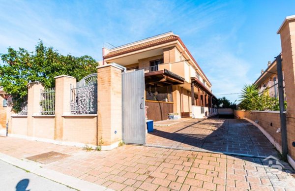 casa indipendente in vendita a Manfredonia in zona Pastini