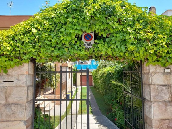 casa indipendente in vendita a Manfredonia in zona Siponto