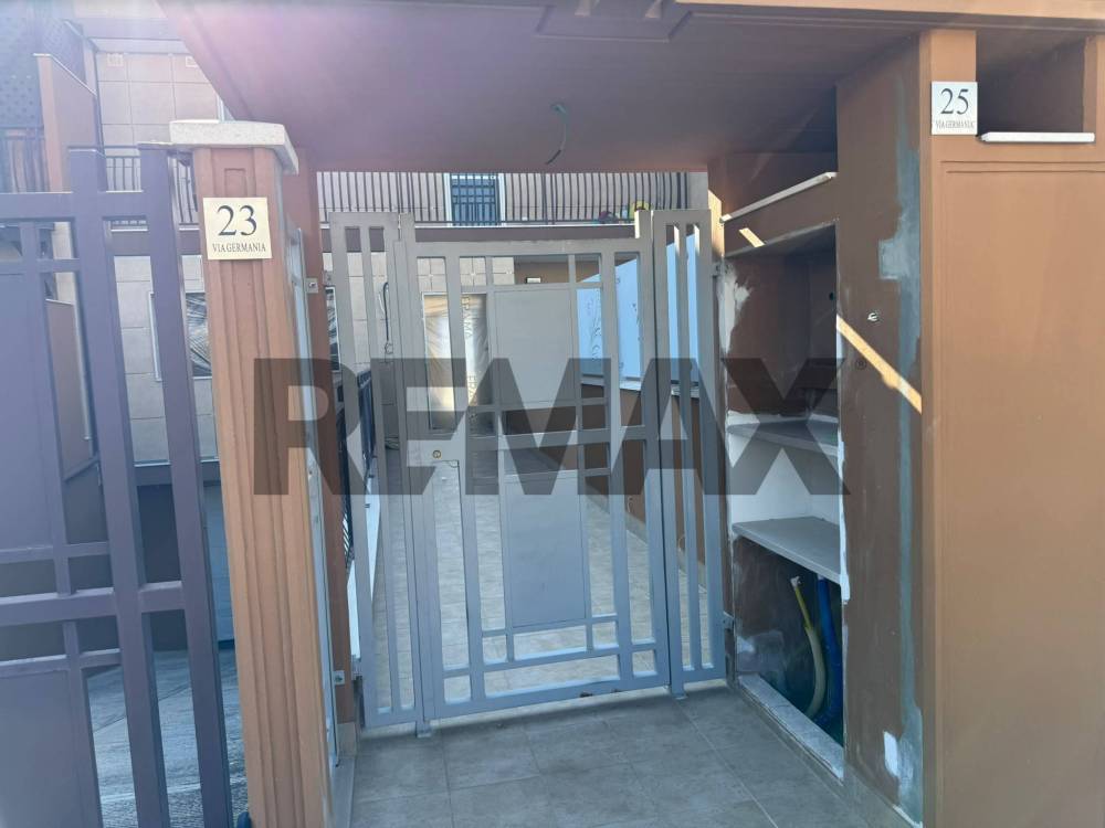 casa indipendente in vendita a Manfredonia in zona Pastini