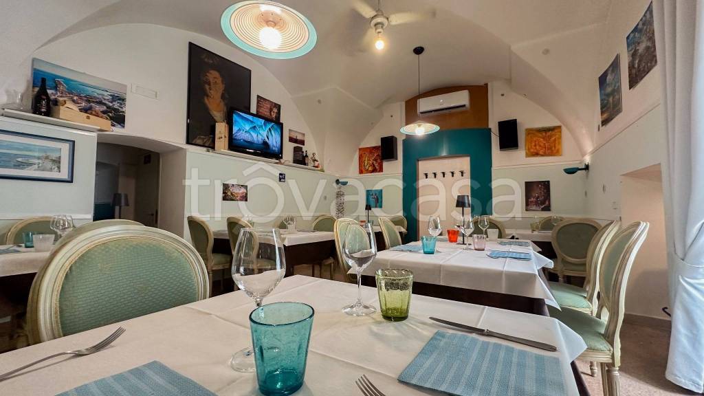 negozio in vendita a Manfredonia in zona Centro Storico