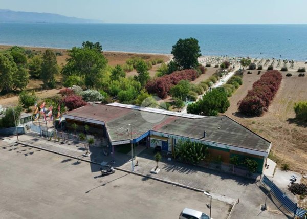 negozio in vendita a Manfredonia in zona Ippocampo
