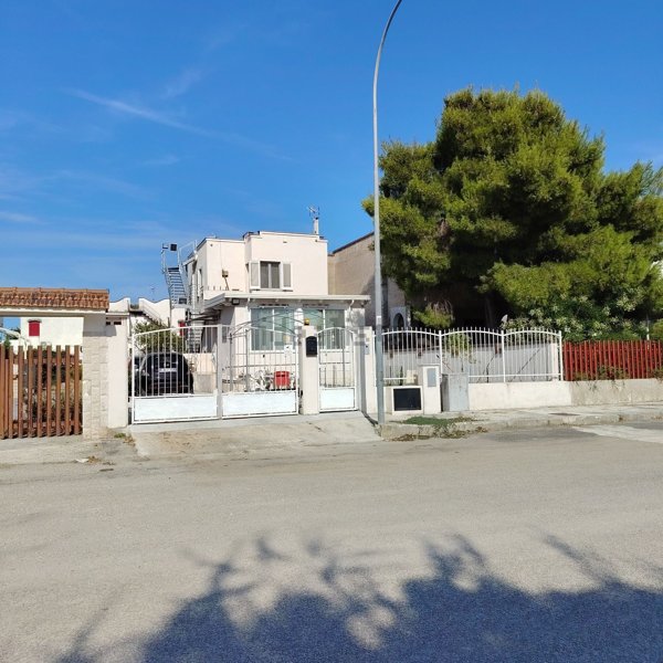 casa indipendente in vendita a Manfredonia in zona Ippocampo