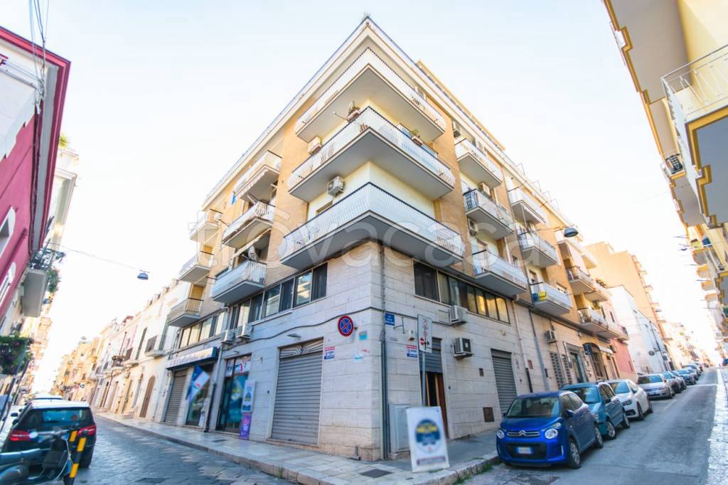 negozio in vendita a Manfredonia in zona Centro Storico