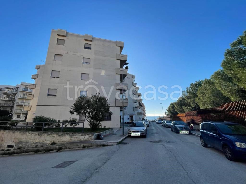 box auto in vendita a Manfredonia in zona Pastini