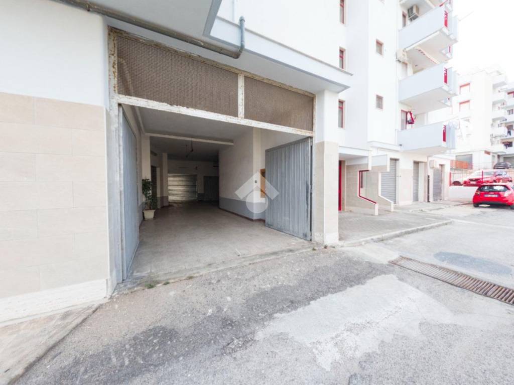 box auto in vendita a Manfredonia in zona Pastini