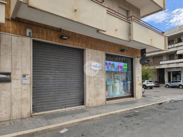 locale commerciale in vendita a Manfredonia