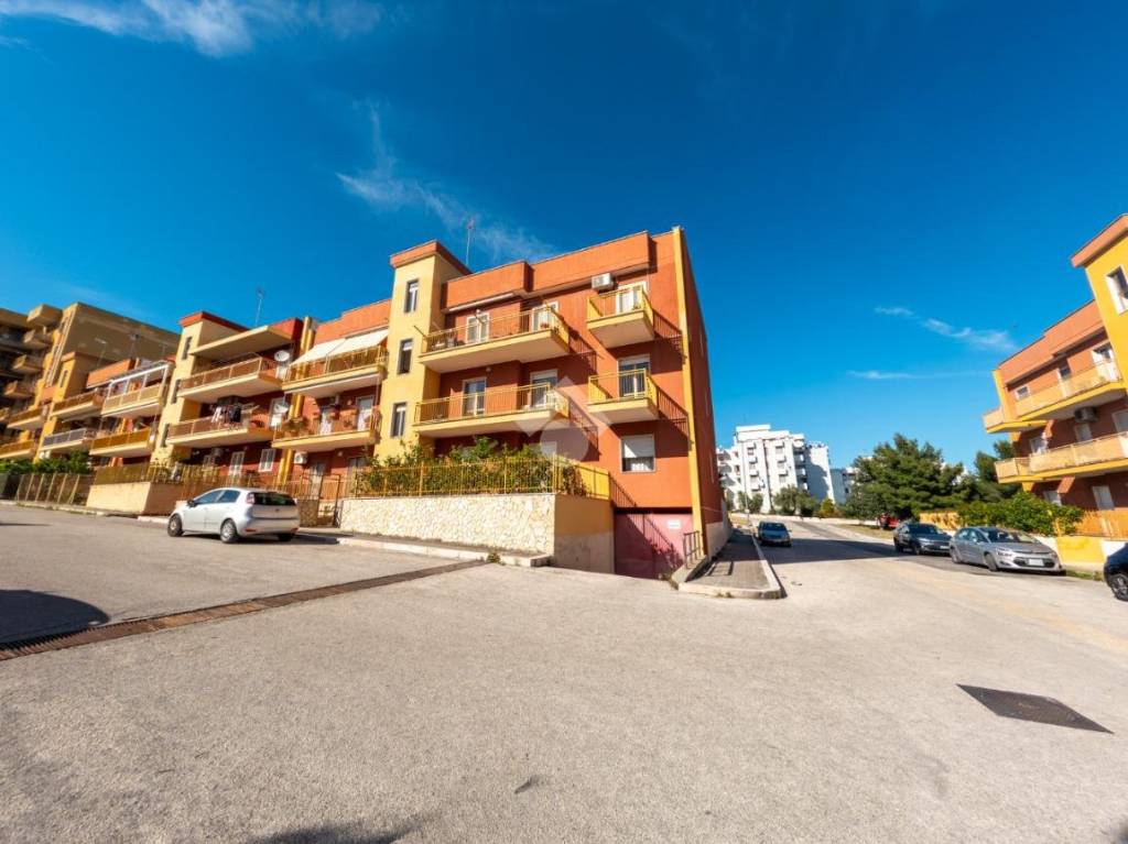 box auto in vendita a Manfredonia in zona Pastini