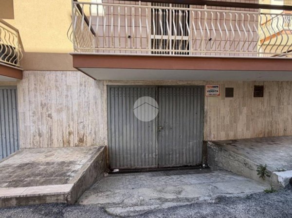 box auto in vendita a Manfredonia in zona Pastini