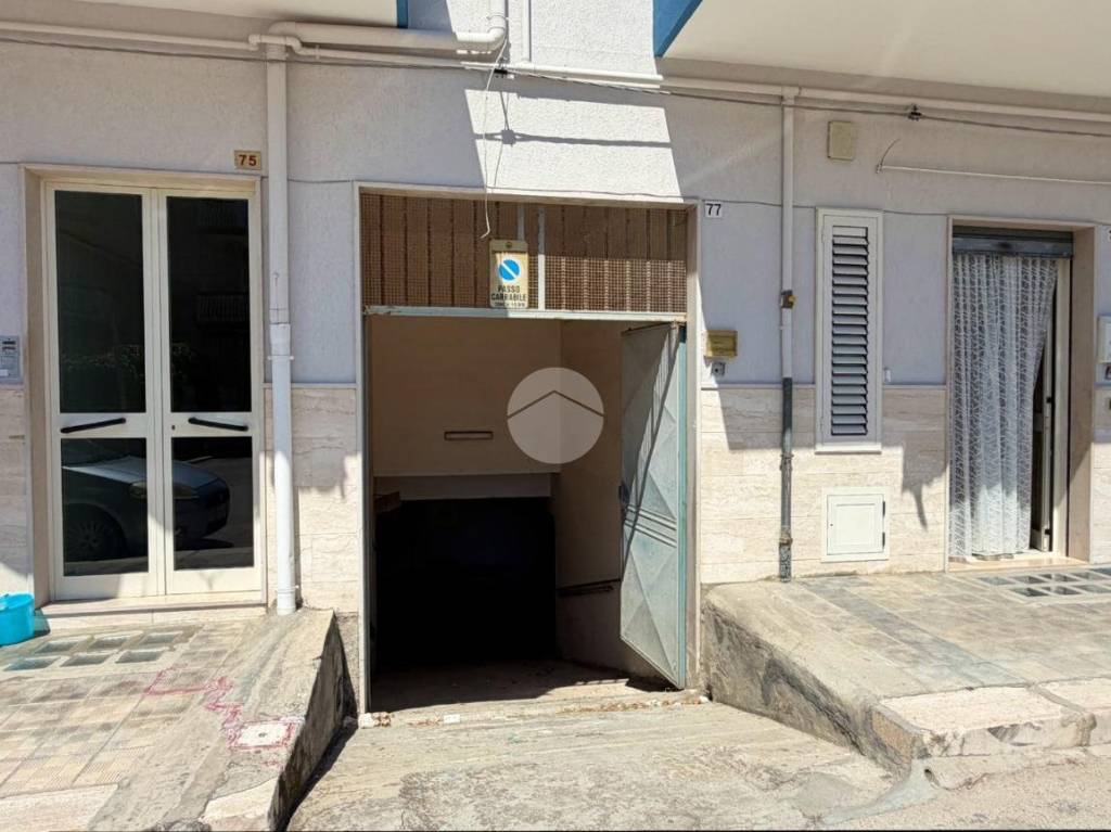 box auto in vendita a Manfredonia in zona Pastini