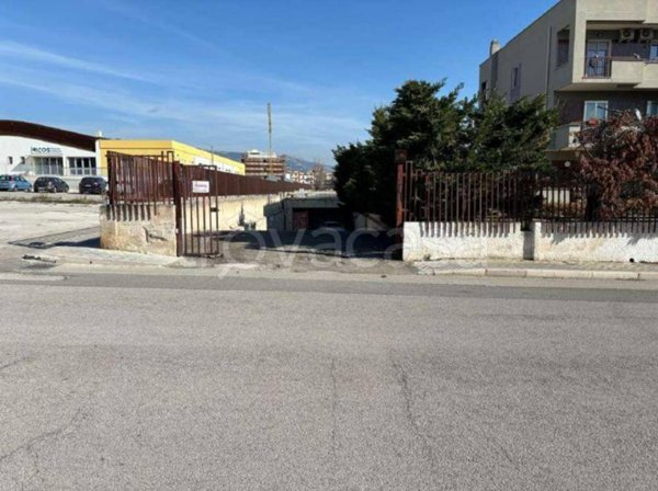 box auto in vendita a Manfredonia in zona Pastini