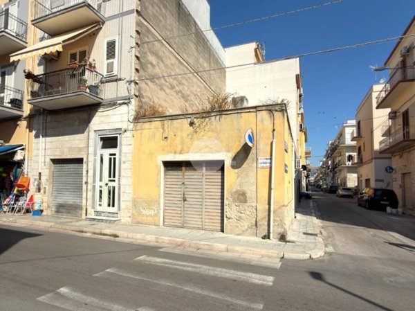 box auto in vendita a Manfredonia in zona Centro Storico