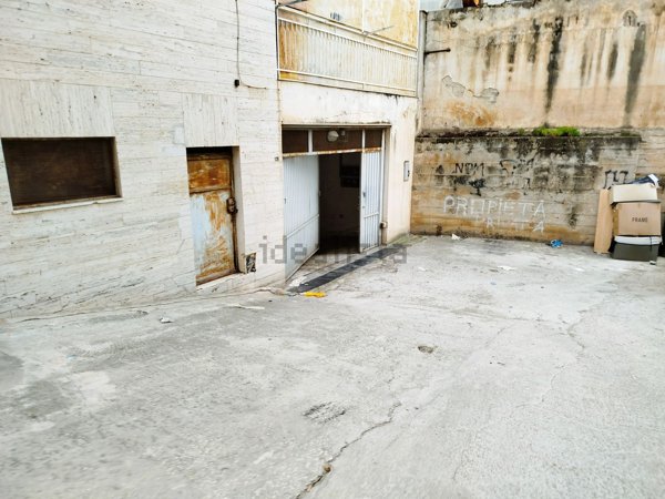 box auto in vendita a Manfredonia in zona Centro Storico