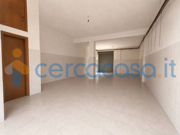 locale commerciale in vendita a Manfredonia