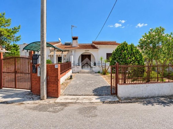 casa indipendente in vendita a Manfredonia in zona Ippocampo
