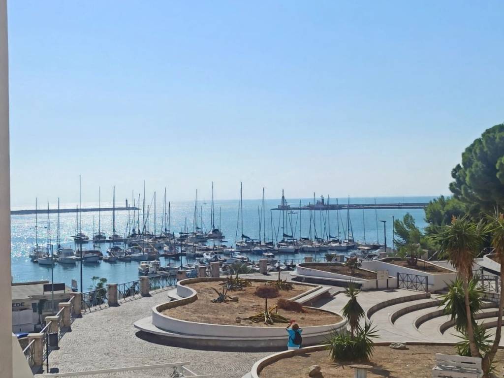 appartamento in vendita a Manfredonia in zona Centro Storico