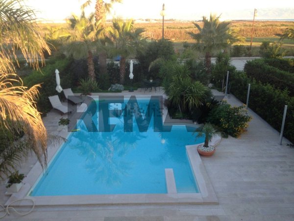 casa indipendente in vendita a Manfredonia in zona Ippocampo