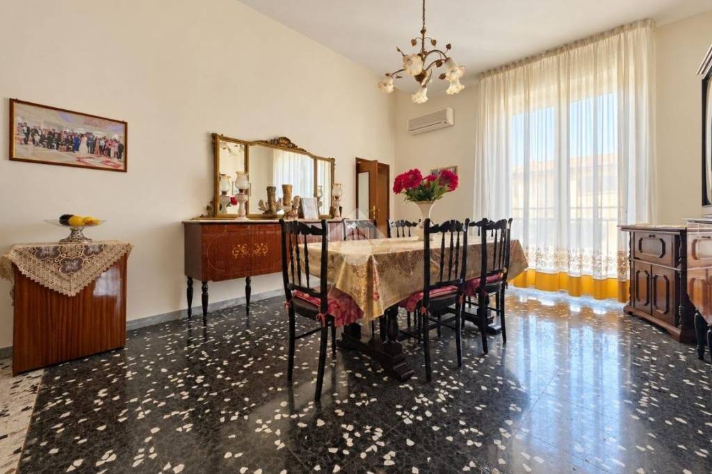 appartamento in vendita a Manfredonia in zona Centro Storico