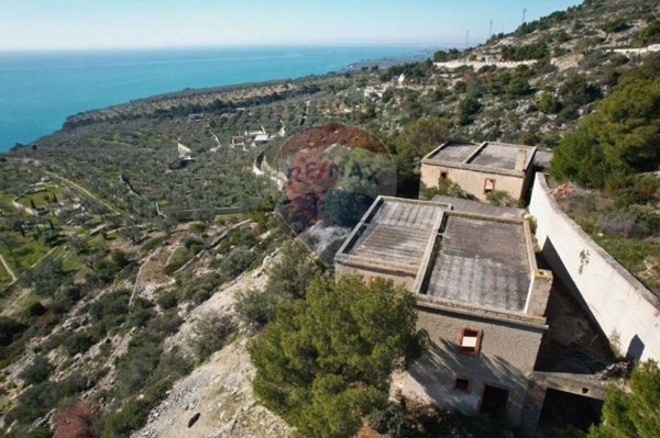 casa indipendente in vendita a Mattinata