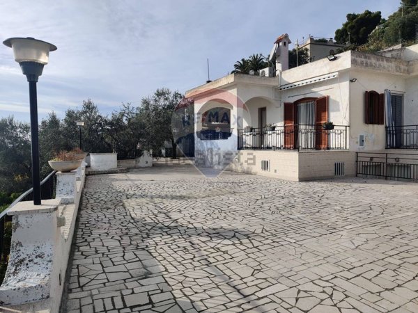 casa indipendente in vendita a Mattinata