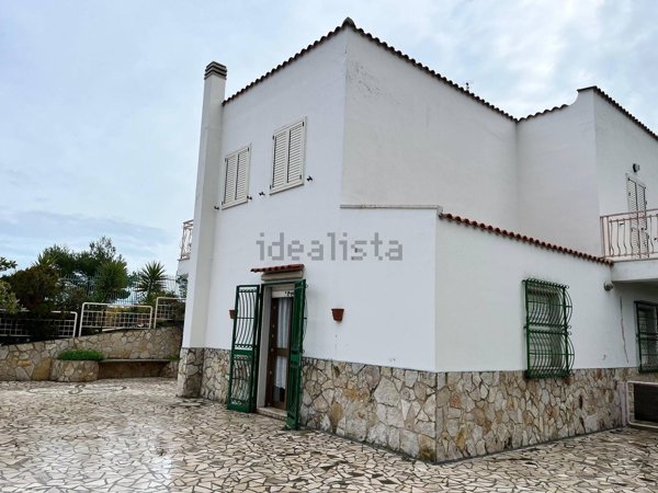 casa indipendente in vendita a Mattinata