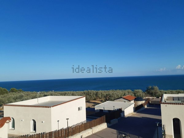 casa indipendente in vendita a Mattinata