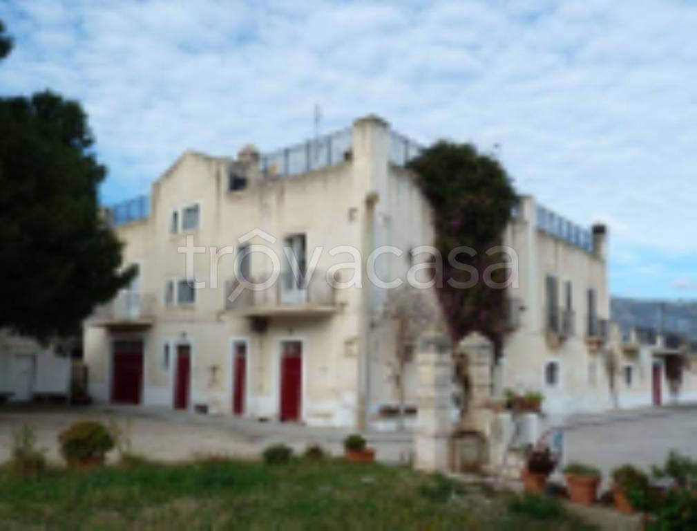 locale commerciale in vendita a Mattinata