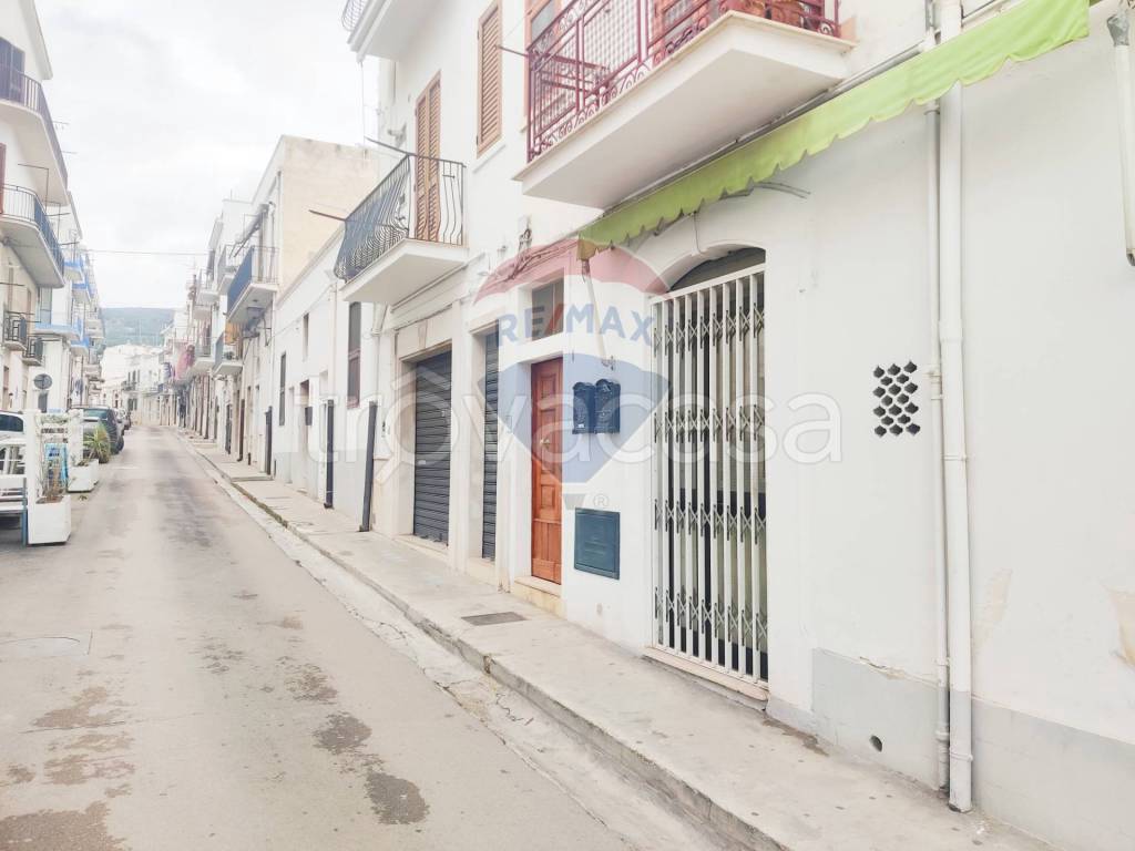 negozio in vendita a Mattinata