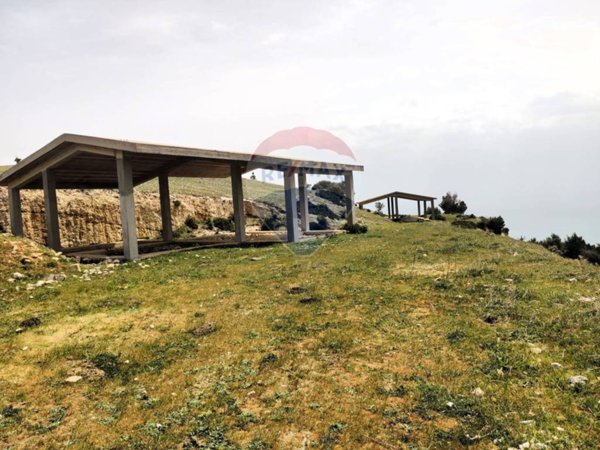 casa indipendente in vendita a Mattinata