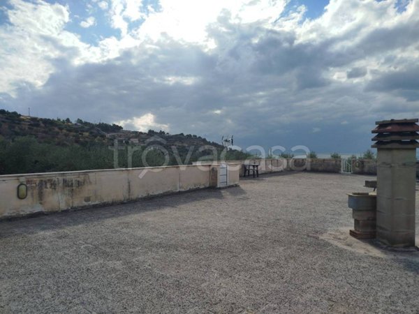 casa indipendente in vendita a Mattinata