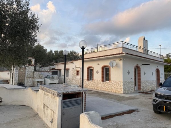 casa indipendente in vendita a Mattinata