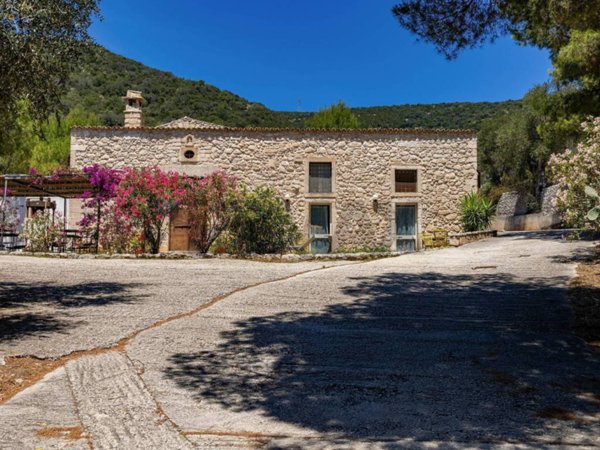 casale in vendita a Mattinata