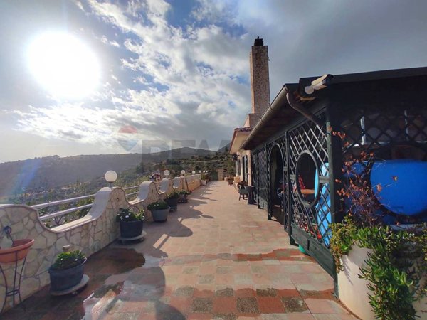 casa indipendente in vendita a Mattinata