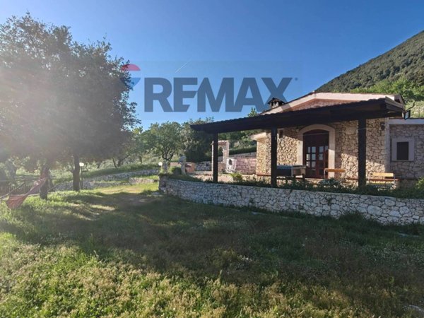 casa indipendente in vendita a Mattinata