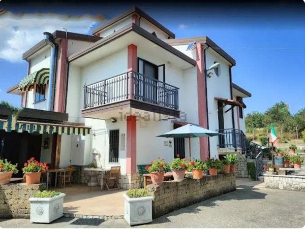 casa indipendente in vendita a Monteleone di Puglia