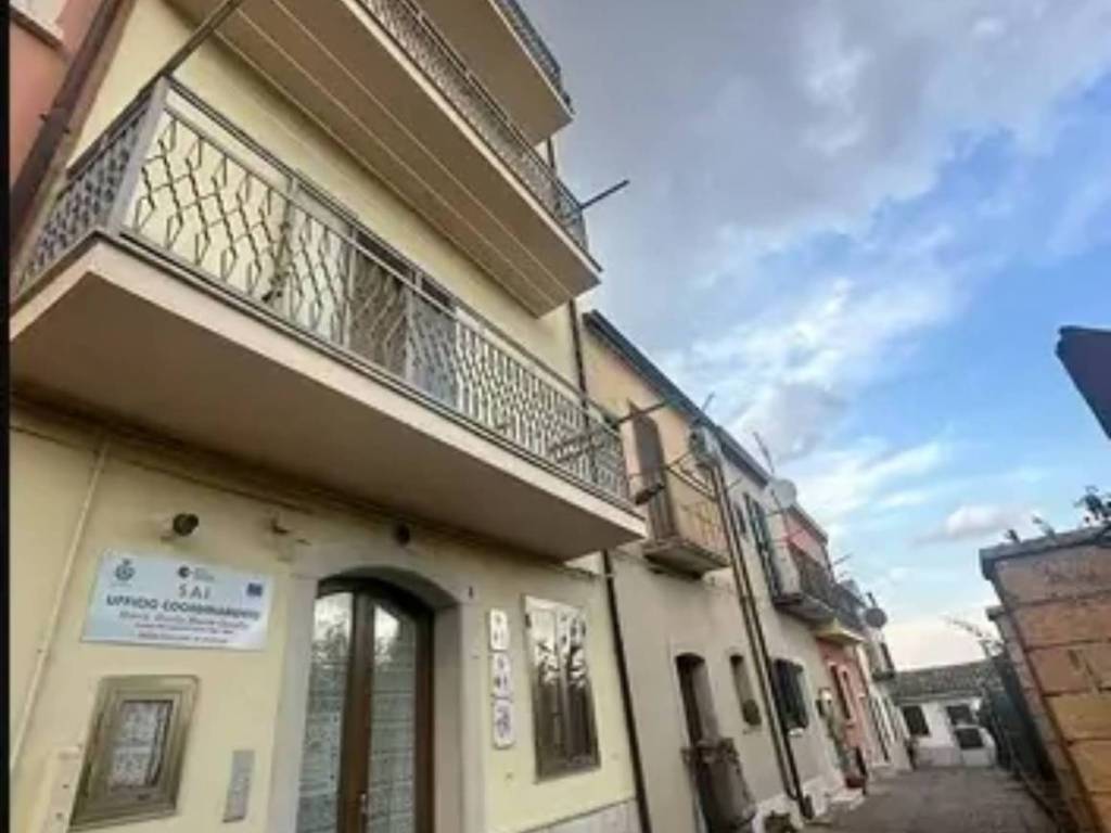 intera palazzina in vendita a Monteleone di Puglia