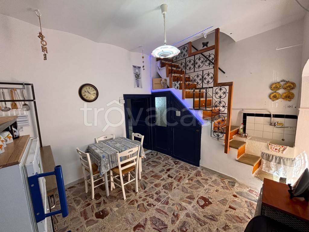 casa indipendente in vendita a Monteleone di Puglia