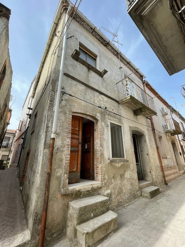 casa semindipendente in vendita a Monteleone di Puglia