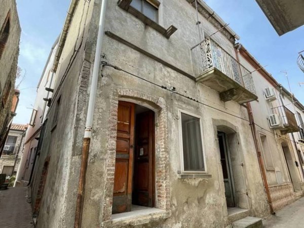 casa indipendente in vendita a Monteleone di Puglia