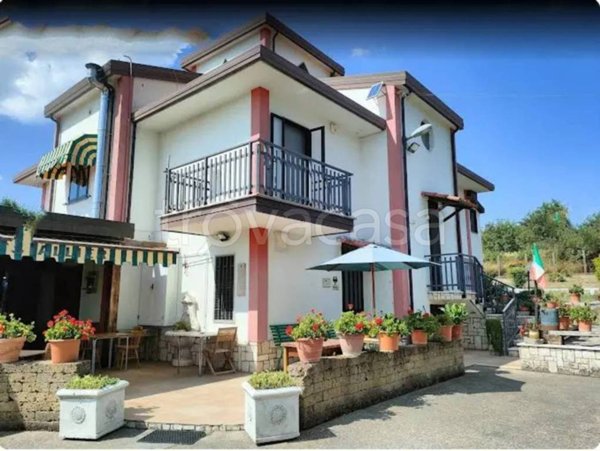 casa indipendente in vendita a Monteleone di Puglia