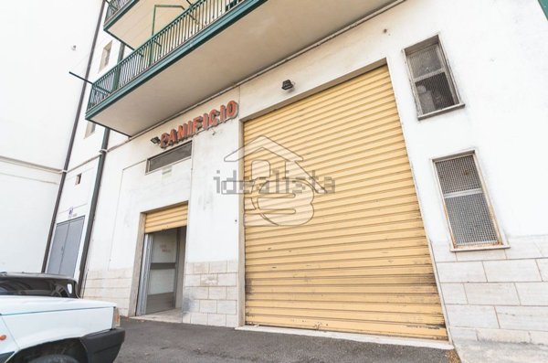 locale commerciale in vendita a Monte Sant'Angelo