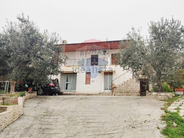 casa indipendente in vendita a Monte Sant'Angelo